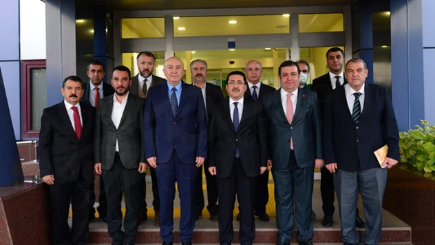 Bakan Yardımcısı Dr. Nihat Pakdil'den Rektör Yasım'a ziyaret