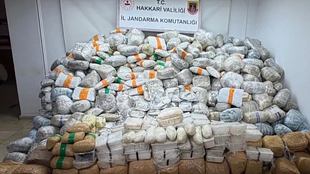 Bakan Yerlikaya, 860 kilogram uyuşturucunun ele geçirildiğini açıkladı