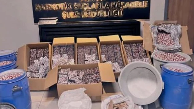 Bakan Yerlikaya duyurdu!   300 bin uyuşturucu hap ele geçirildi