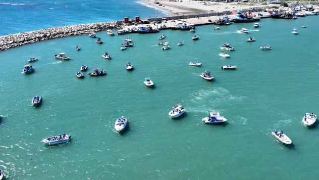 Balıkçılar, en büyük balığı yakalamak için yarıştı