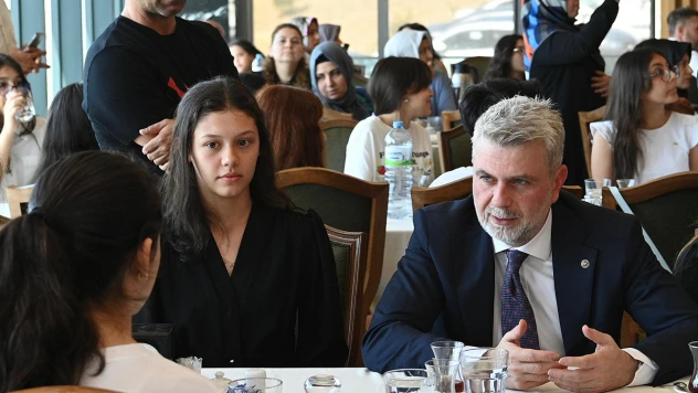 Başkan Görgel, LGS'de dereceye giren öğrencilerle buluştu