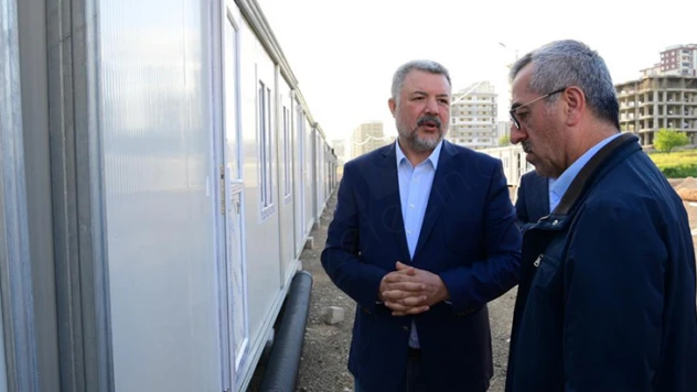 Başkan Güngör, KMSMMO Başkanı Kalın ile birlikte konteyner ofisleri inceledi