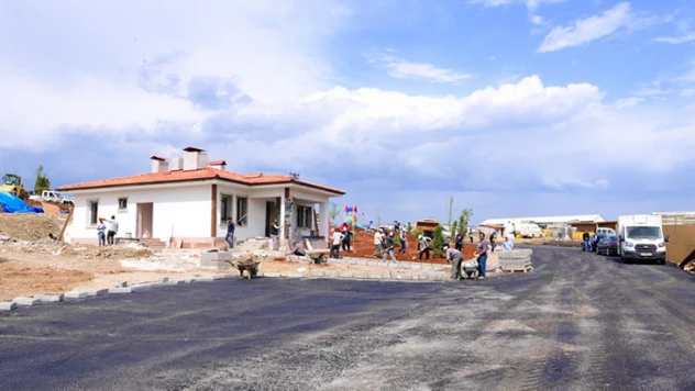 Başkan Güngör: Köy evleri bayramın 2. günü teslim edilecek
