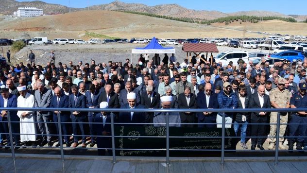 Başkan Karaca'nın annesi Sariye Karaca son yolculuğuna uğurlandı