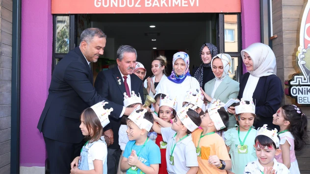 Başkan Toptaş, öğrencilerle yeni eğitim-öğretim yılının ilk zilini çaldı