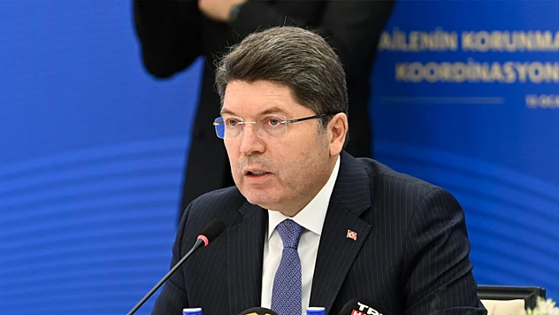 Bayrak indirme olayıyla ilgili 14 kişi gözaltına alındı