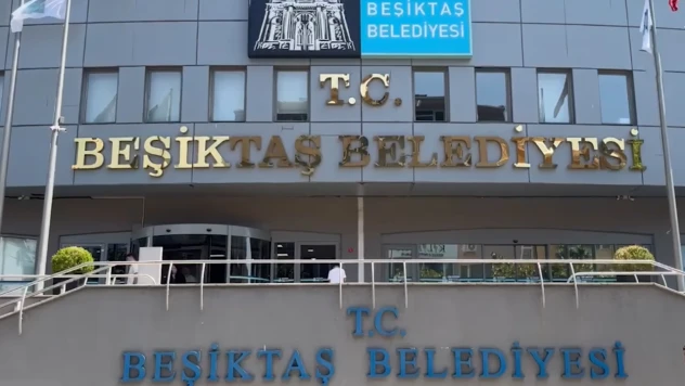 Belediye işçileri maaşlarını alamadıkları gerekçesiyle iş bıraktı