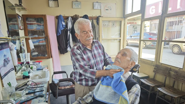 Berber makasını yarım asırdır bırakmıyor