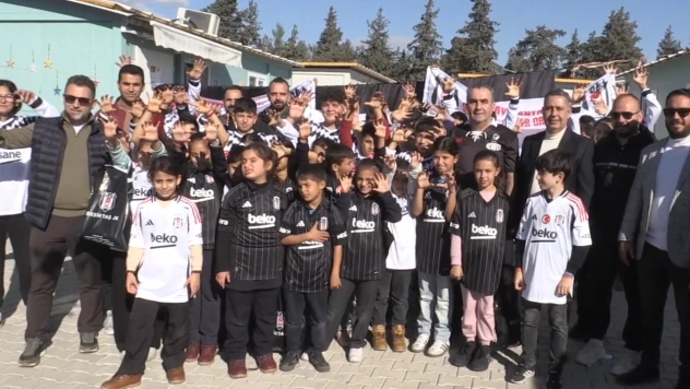 Beşiktaş gönüllülerinden depremzede öğrencilere forma