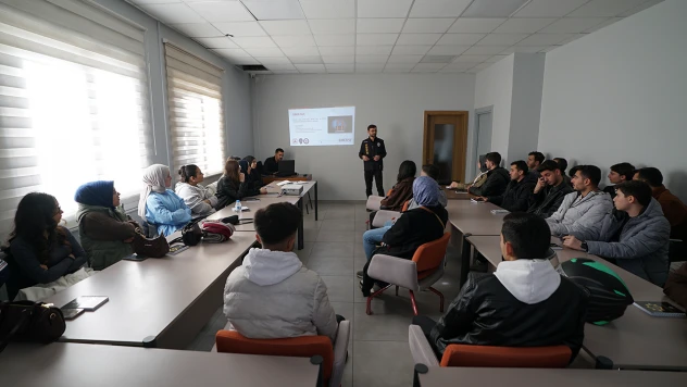 Bilinçli gençlik için örnek buluşma, Pusula Maraş'tan farkındalık semineri