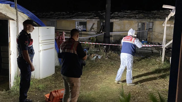 Bir kişi, annesini yaralayıp iş arkadaşını öldürdü