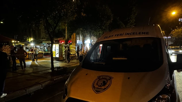 Bir kişi eski karısını öldürüp intihar girişiminde bulundu