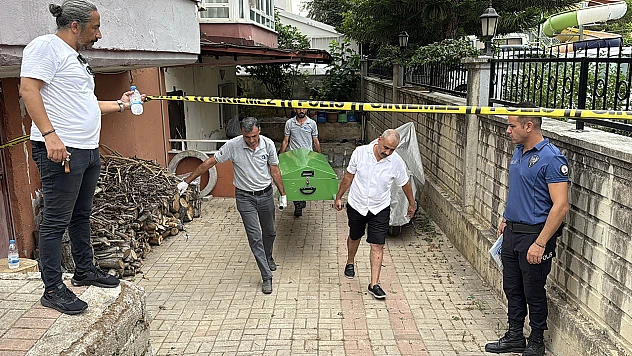 Bir kişi evinin önünde ölü bulundu