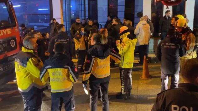 Bir otelde çıkan yangında 8 kişi hastanelik oldu