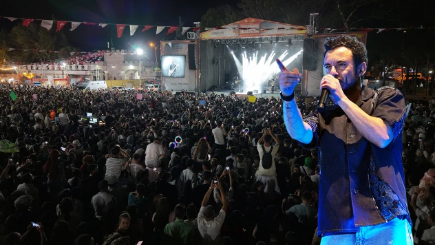 Buray söyledi, Kahramanmaraşlılar eşlik etti