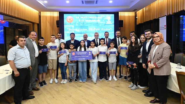 Bursluluk sınavında 500 tam puan alan öğrenciler ödüllendirildi