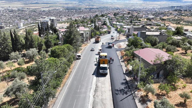 Büyükşehir, Büğlek Caddesine bağlanan yolda yenileme çalışmasını sürdürüyor