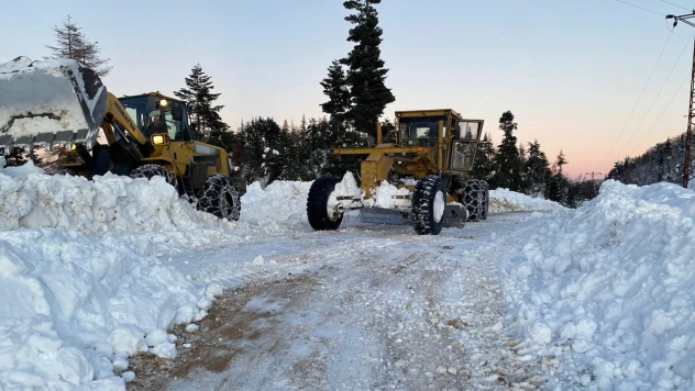 Büyükşehir sahada! Karla mücadelede tam kadro mesai