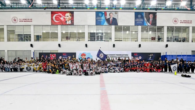 Buz hokeyi temsilcisinden Türkiye ikinciliği başarısı