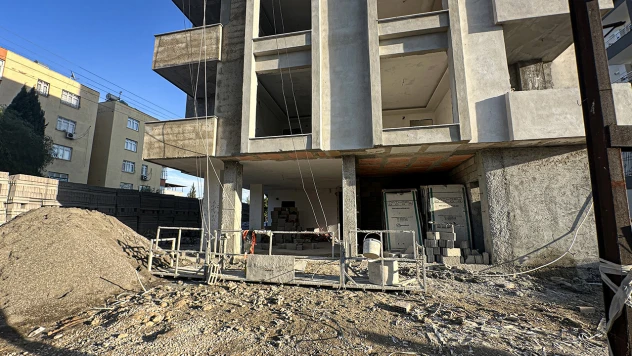 Çalıştığı inşaattan düşen işçi yaşamını yitirdi