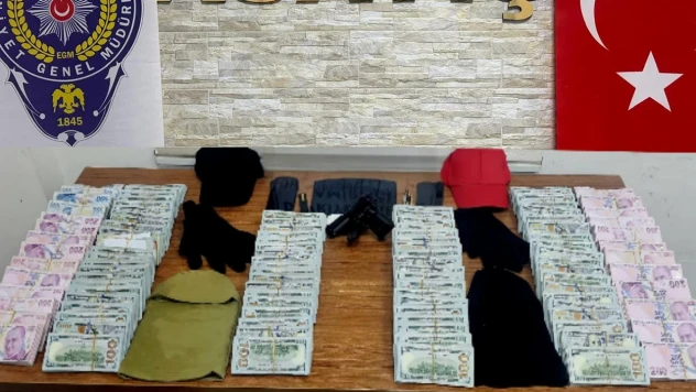 Çalıştığı iş yerine yağma süsü veren personel ve 2 şüpheliye gözaltı