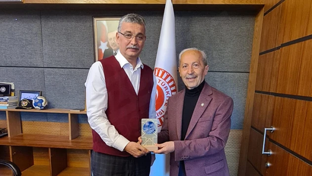 Celalettin Güvenç, gönülde yaşayanlar kitabına konu oldu