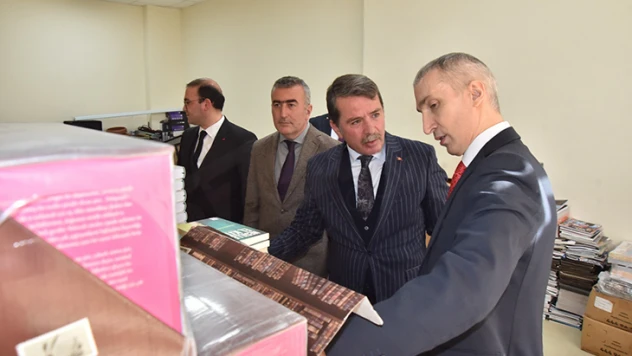 Ceza İnfaz Kurumu Kütüphanelerine Başkan Okumuş'tan 6 bin kitap