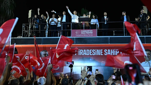 CHP Genel Başkanı Özel, Adana'da Halk Buluşması'na katıldı