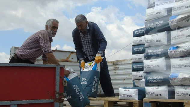 Çiftçilere 8 bin 800 kilogram soya tohumu dağıtımı yapıldı