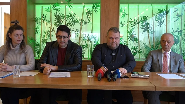 Çifte vatandaşlara sandık sınırı getirmesine tepki