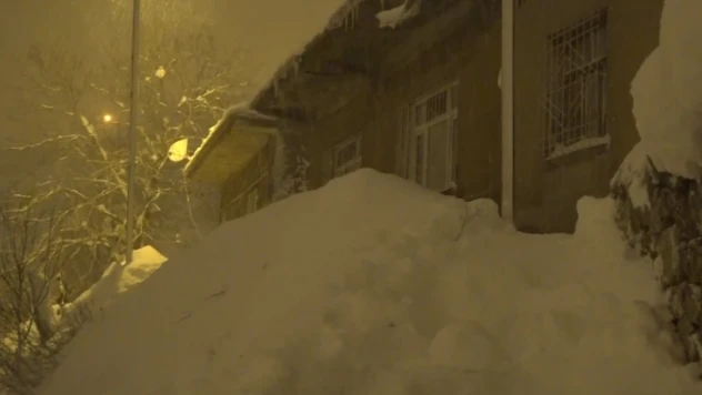 Çığ altında kalan 2 kişi kurtarıldı