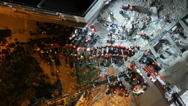 Çöken binanın enkazında kalan babanın cansız bedenine ulaşıldı