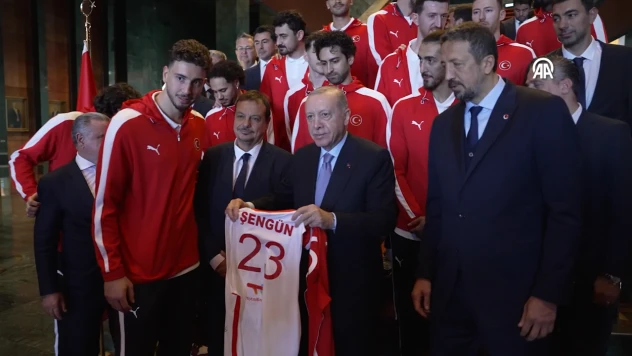 Cumhurbaşkanı Erdoğan A Milli Erkek Basketbol Takımı'nı kabul etti