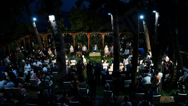 Cumhurbaşkanı Erdoğan, şiirin başkentinde 81 ilden gelen gençlerle buluştu