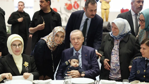 Cumhurbaşkanı Erdoğan, 'Toplumun temeli aile, ailenin temeli annelerdir'