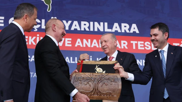 Cumhurbaşkanı Erdoğan ve Aliyev'e Kahramanmaraş'ın tescilli el sanatları hediyesi