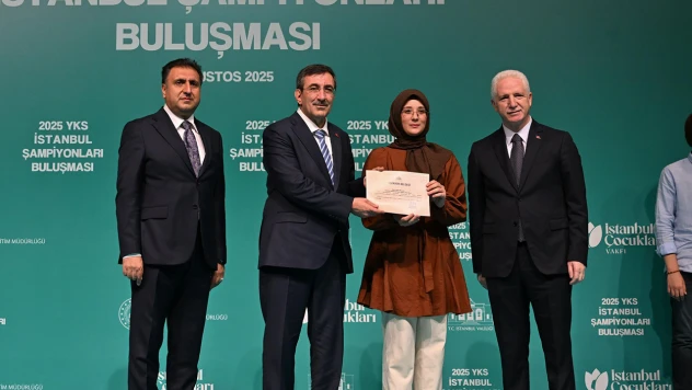 Cumhurbaşkanı Yardımcısı Yılmaz, 2025 YKS İstanbul Şampiyonları Buluşması'nda konuştu