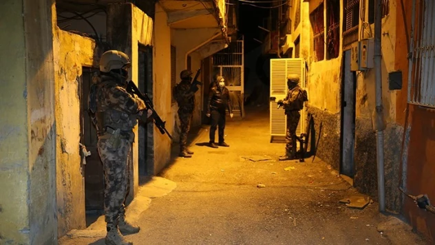 DEAŞ'a yönelik operasyon: 3 kişi yakalandı