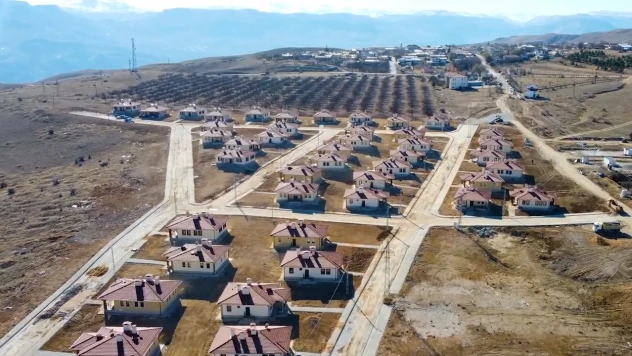 Deprem konutlarına yerleşen afetzedeler devlete minnettar