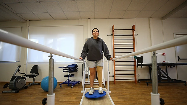 Depremde bacağını kaybeden Melike, umudunu kaybetmedi