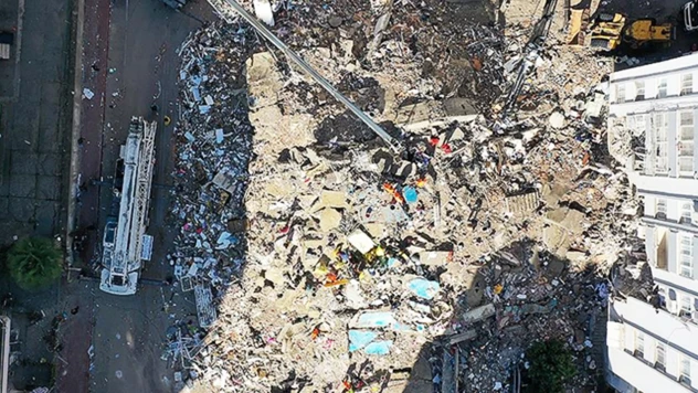 Depremde yıkılan Belük Apartmanı ile ilgili 7 kamu görevlisine yurt dışı yasağı