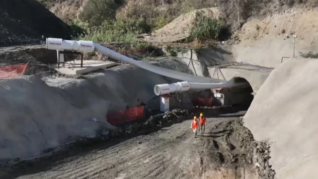 Depremlerin vurduğu atık su tüneli yeniden inşa ediliyor