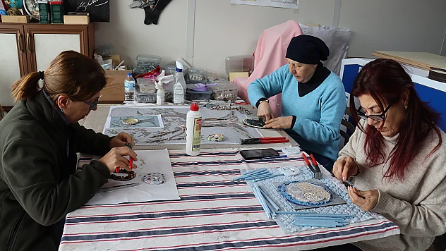 Devlet desteğiyle üretimi sürdüren mozaik sanatçıları Avrupa'ya açıldı