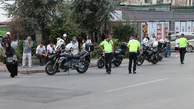 Devrilen motosikletteki 2 yunus polisi hastaneye kaldırıldı