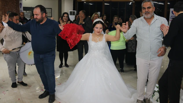 Down sendromlu Ezgi'nin gelinlik giyme hayali gerçek oldu
