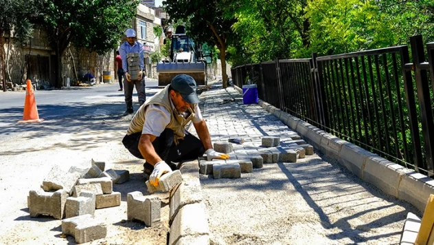 Dulkadiroğlu Belediyesi Kayabaşı'nda Sokak iyileştirme çalışması yaptı