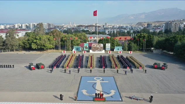 Eğitimlerini tamamlayan 1418 acemi er yemin etti