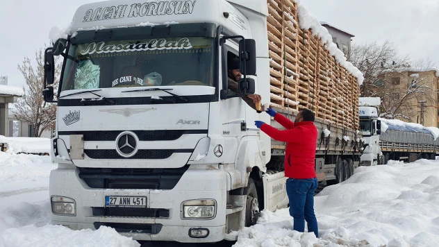 Eksi 10 derecede gönülleri ısıtan dayanışma