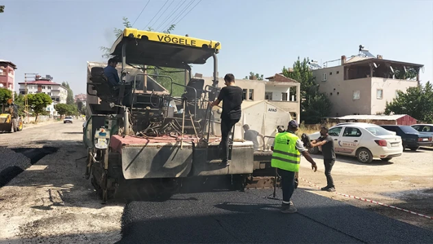 Elbistan'da caddeler bir bir yeniliyor