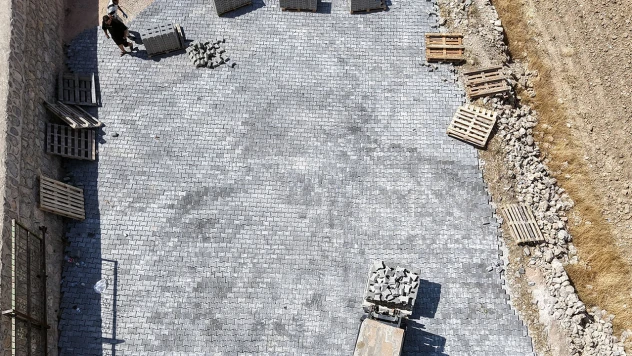 Elbistan kırsalına 5 bin metrekarelik kilit parke